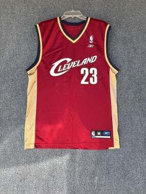 Vintage Reebok Lebron James #23 Cleveland Cavaliers NBA Jersey Size Medium